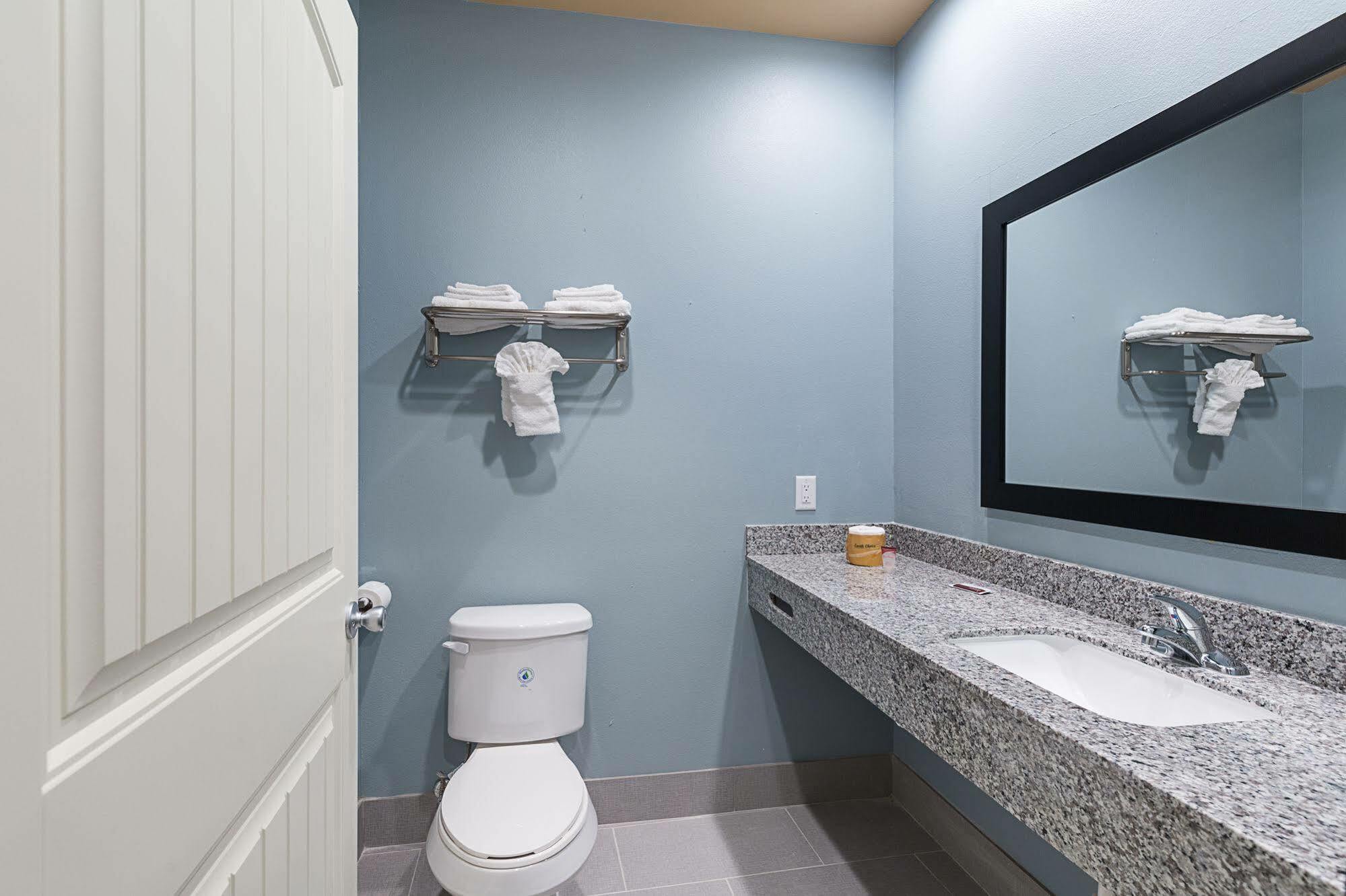 Scottish Inns & Suites - Crosby エクステリア 写真